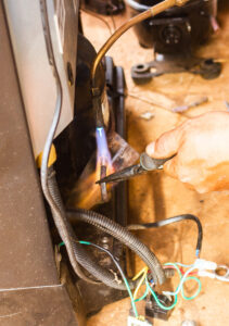 Buscando por Conserto de Adega Climatizada em Porto Velho? servico-conserto-geladeira