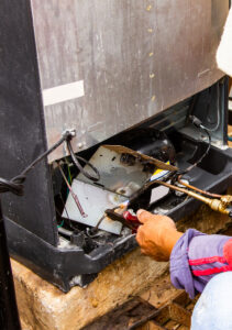 Buscando por Conserto de Adega Climatizada em Porto Velho? servico-conserto-geladeira (3)